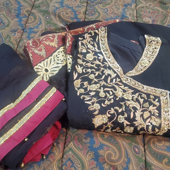 Pakistani/ Indian Black Party Dress-preowned (Medium) - Picture 3 of 12